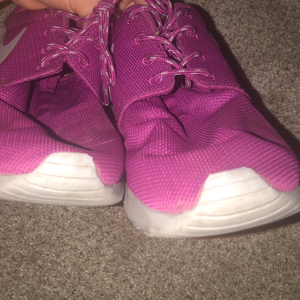 Women’s nikes - Picture 3 of 4